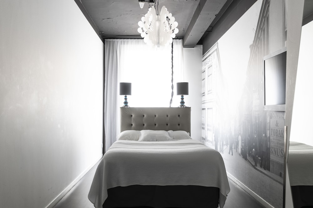 S - Spacious for one, good value for money for two (Bed 140 cm) - Photo 1