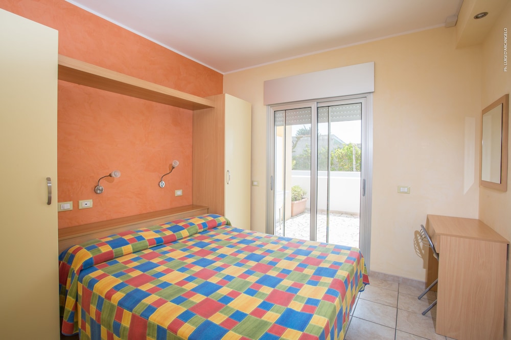 Classic Apartment, 1 Bedroom, Non Smoking, Partial Sea View photo 2