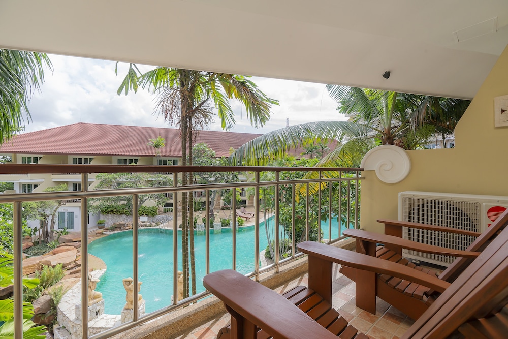 Junior Suite Pool View - No Pets Allowed - Photo 14