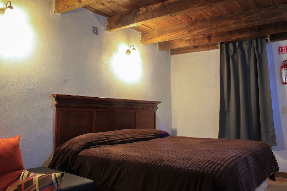 Traditional Room, 1 King Bed photo 3