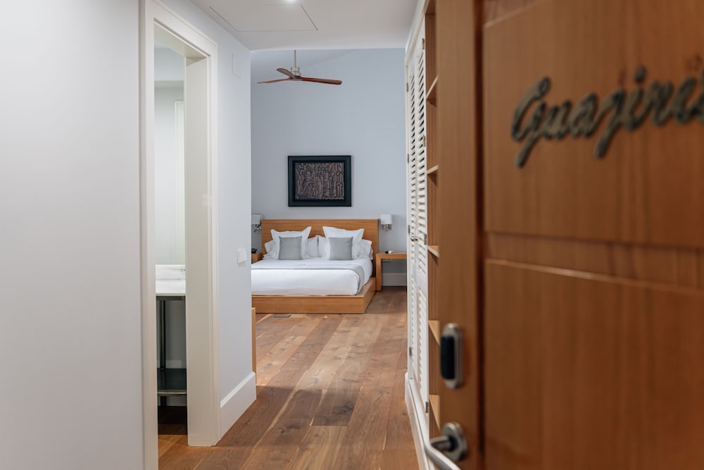 Premium Room - Photo 30
