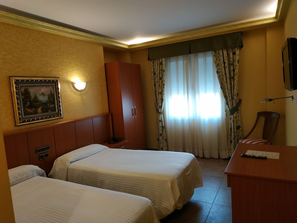 Economy Room, 2 Twin Beds