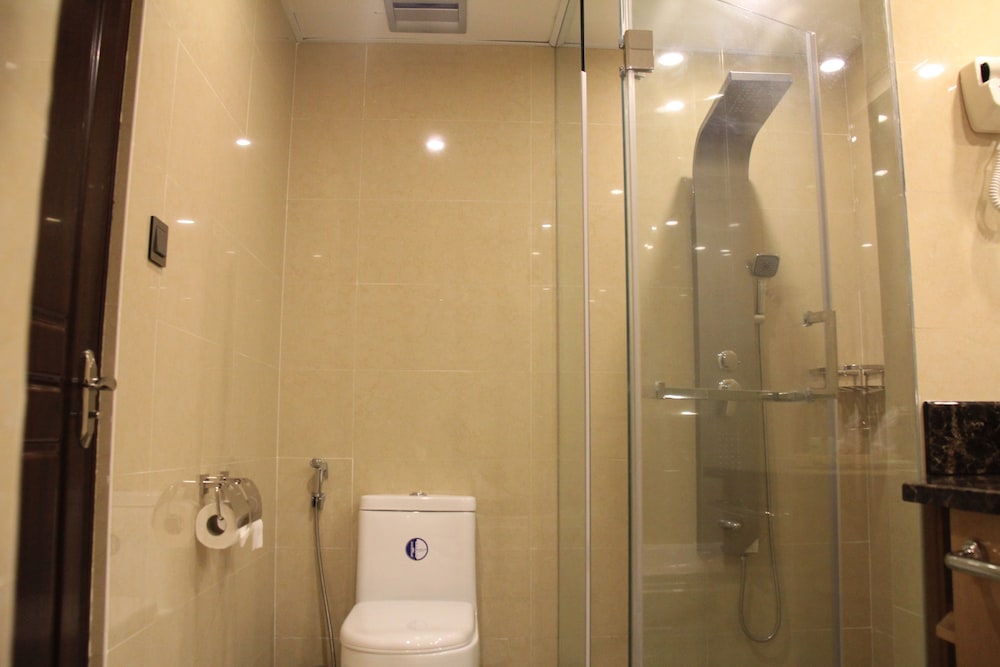 Family Triple Room, Multiple Beds, Bathtub, Poolside photo 3