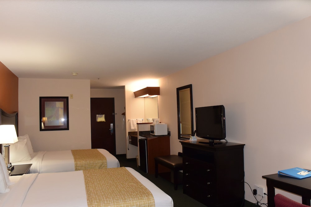 Room, 2 Queen Beds, Accessible, Non Smoking (Pet-Friendly, Mobility) - Photo 4