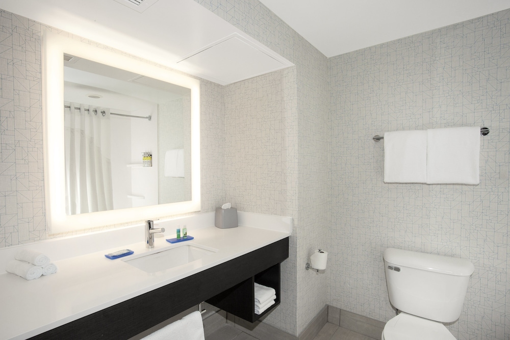 Suite, 1 Bedroom - Photo 6