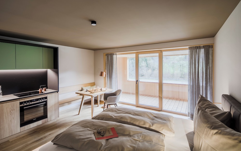 Comfort Studio, Balcony, Mountain View