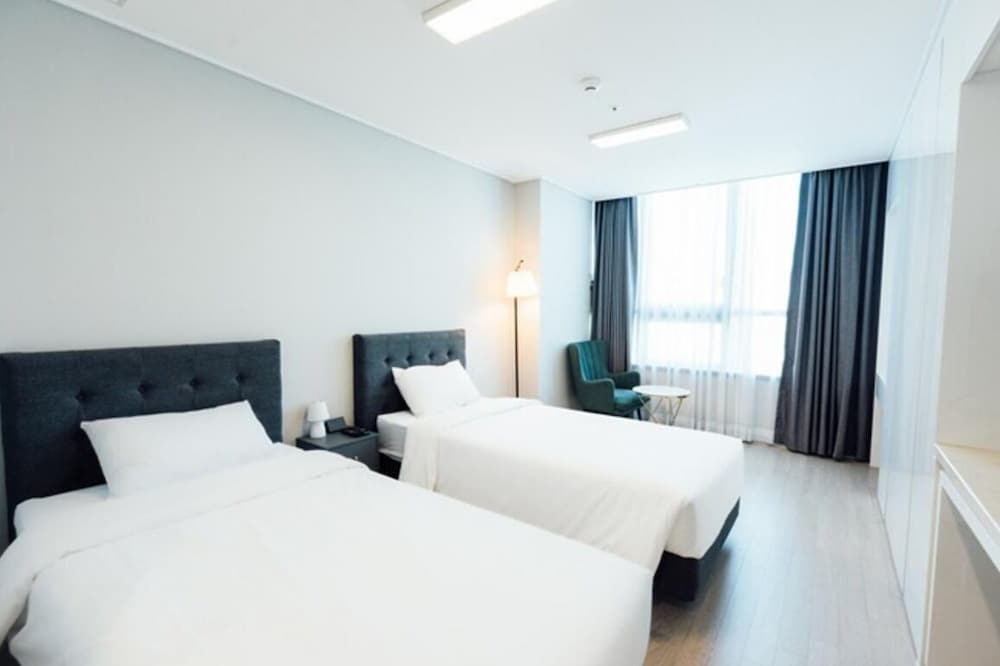 Deluxe Twin Room - Photo 2