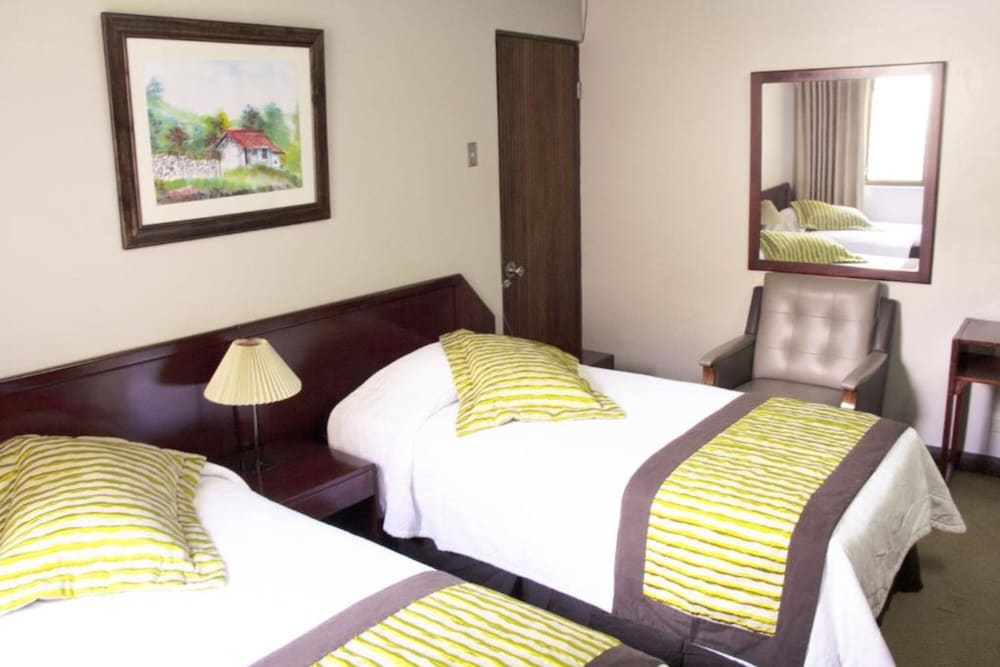 Standard Room, 2 Twin Beds photo 2