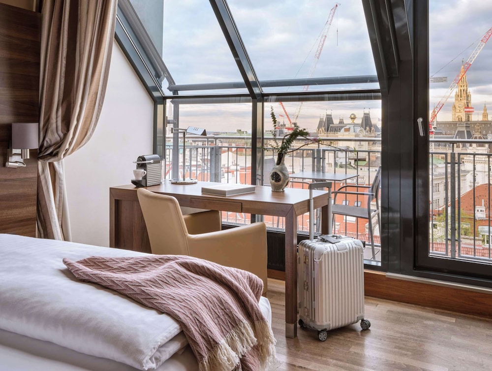 Signature Double Room, Balcony, City View photo 1