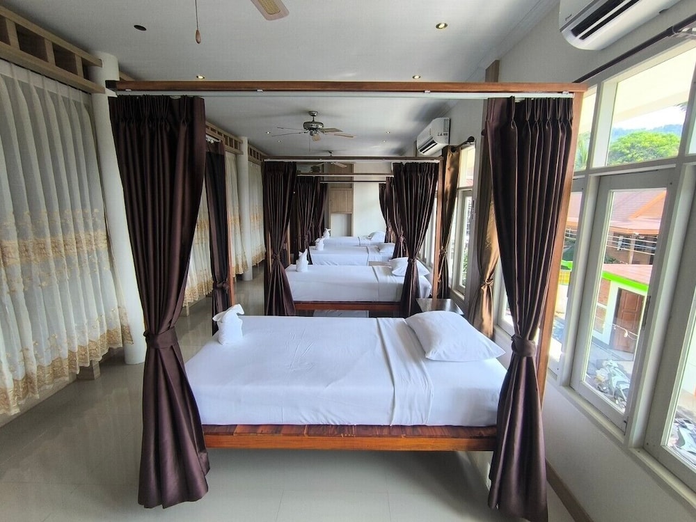 Deluxe Shared Dormitory, Multiple Beds photo 3