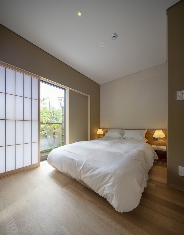 CAMPTON KIYOMIZU 5 (with wooden bathtub),Double bed x1 for 2 people, Futon for the others photo 2