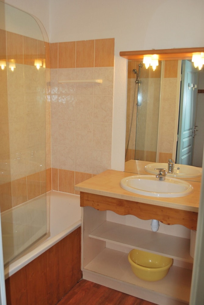 Chalet, 2 Bedrooms (Duplex) photo 2