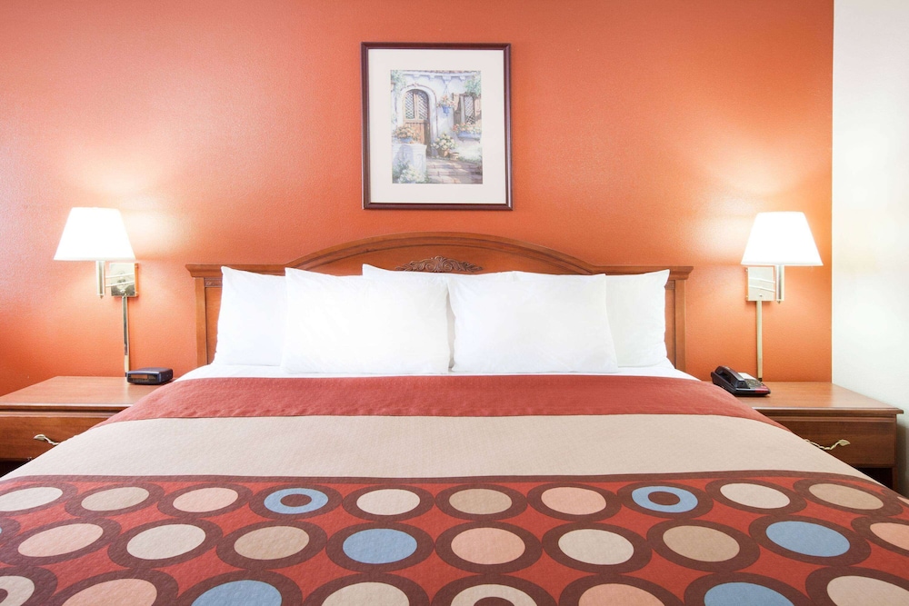 Room, 1 King Bed, Accessible, Smoking (Mobility Accessible) - Photo 1