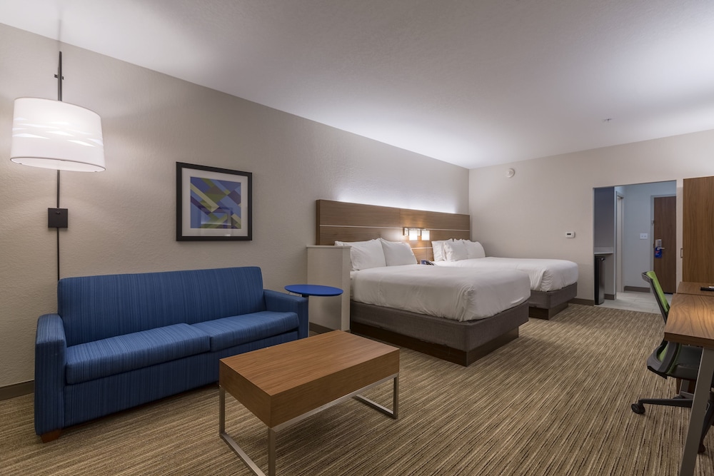 Suite, 2 Queen Beds, Accessible, Non Smoking (Hear) photo 2