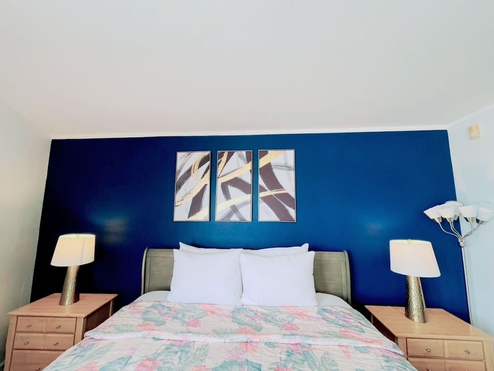 Romantic Condo, 3 Bedrooms, Non Smoking, Beach View