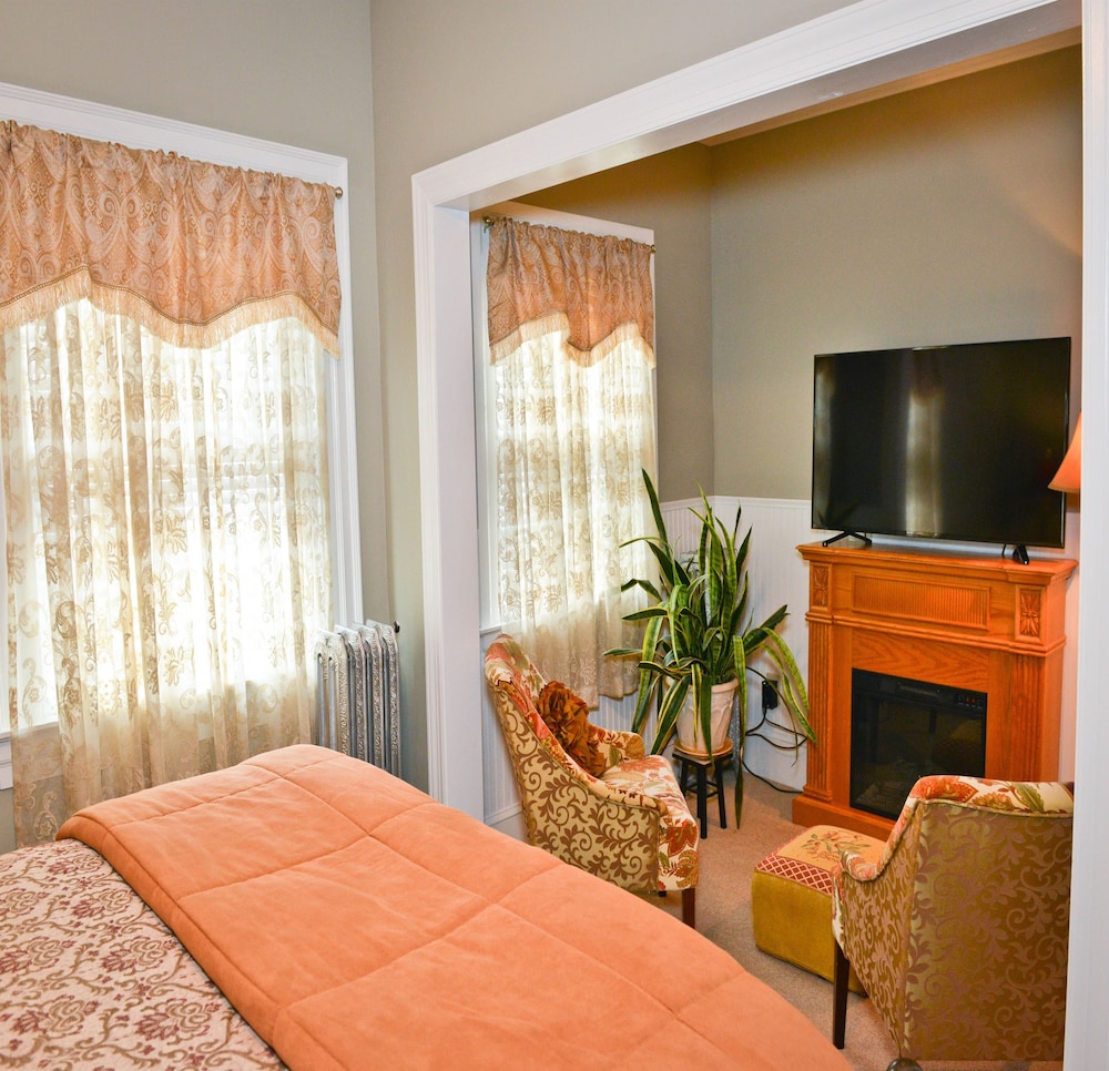 Superior Double Room, Ensuite (Pyrenees) photo 3