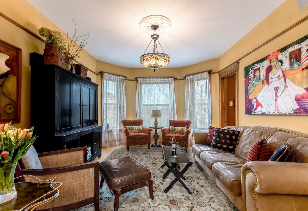 Classic Apartment, 3 Bedrooms, Garden Area
