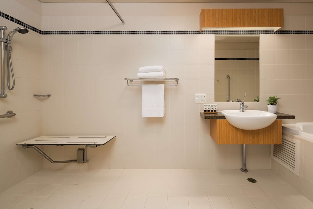 Standard Room, Accessible - Photo 3