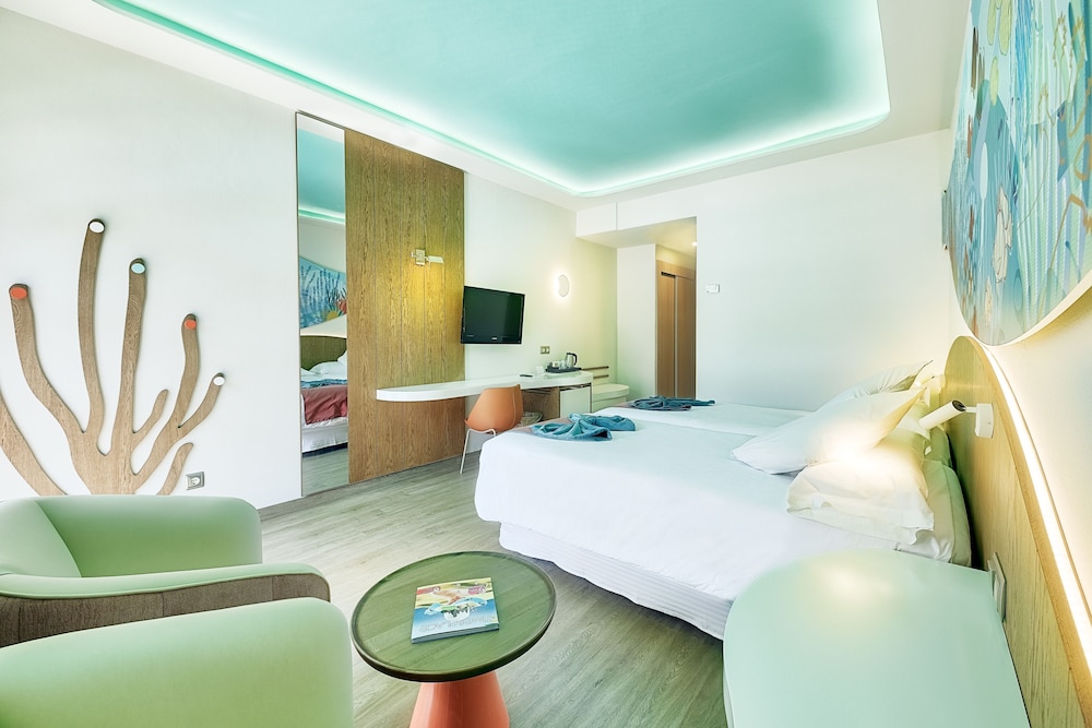 Double Room, Terrace, Pool View (2 Adults + 1 child) photo 3