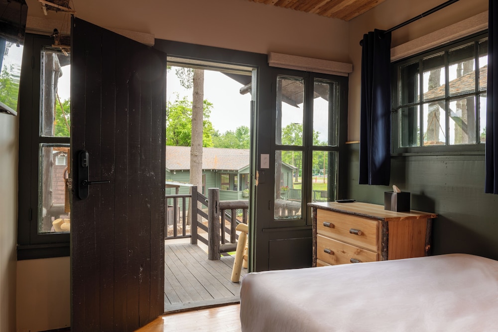 Cabin, 1 Queen Bed photo 2