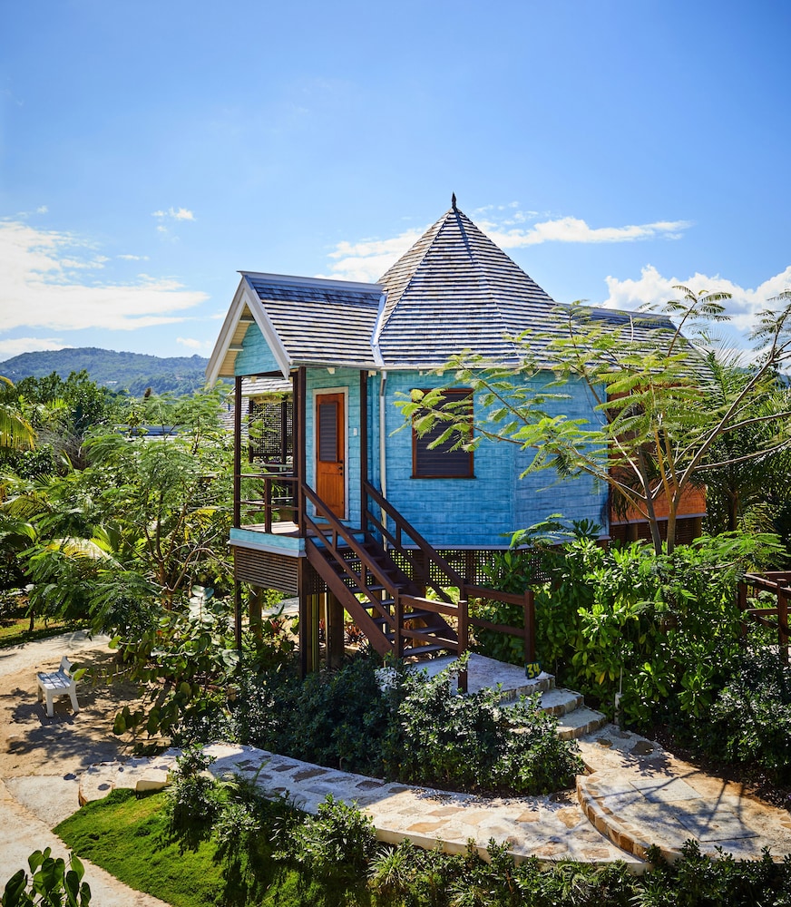 One Bedroom Tall Beach Hut - Photo 1