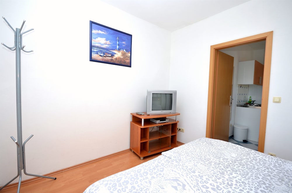 Apartment (A2)