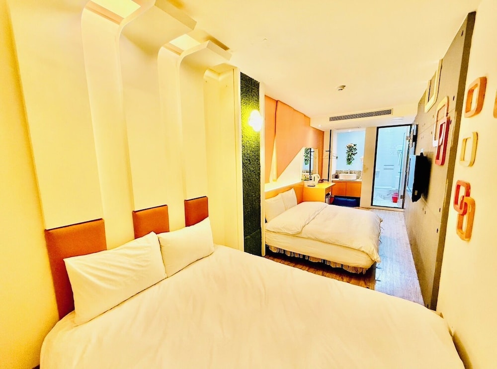 Comfort Quadruple Room, City View