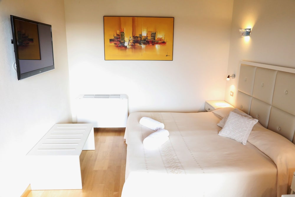 Standard Double Room - Photo 3