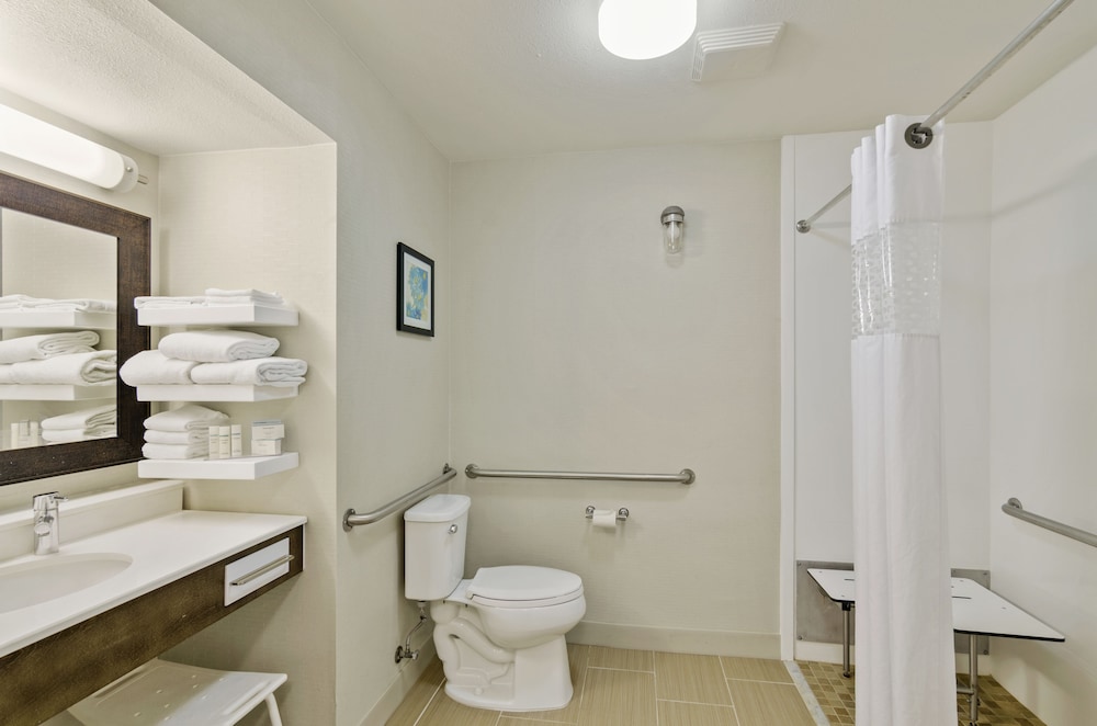Room, 2 Queen Beds, Accessible, Non Smoking - Photo 2