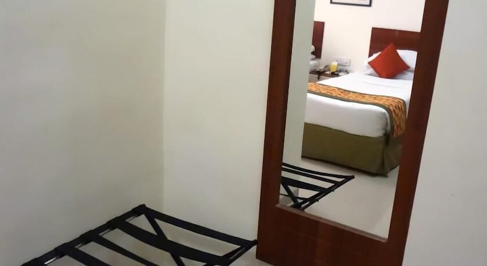 Room - Photo 10
