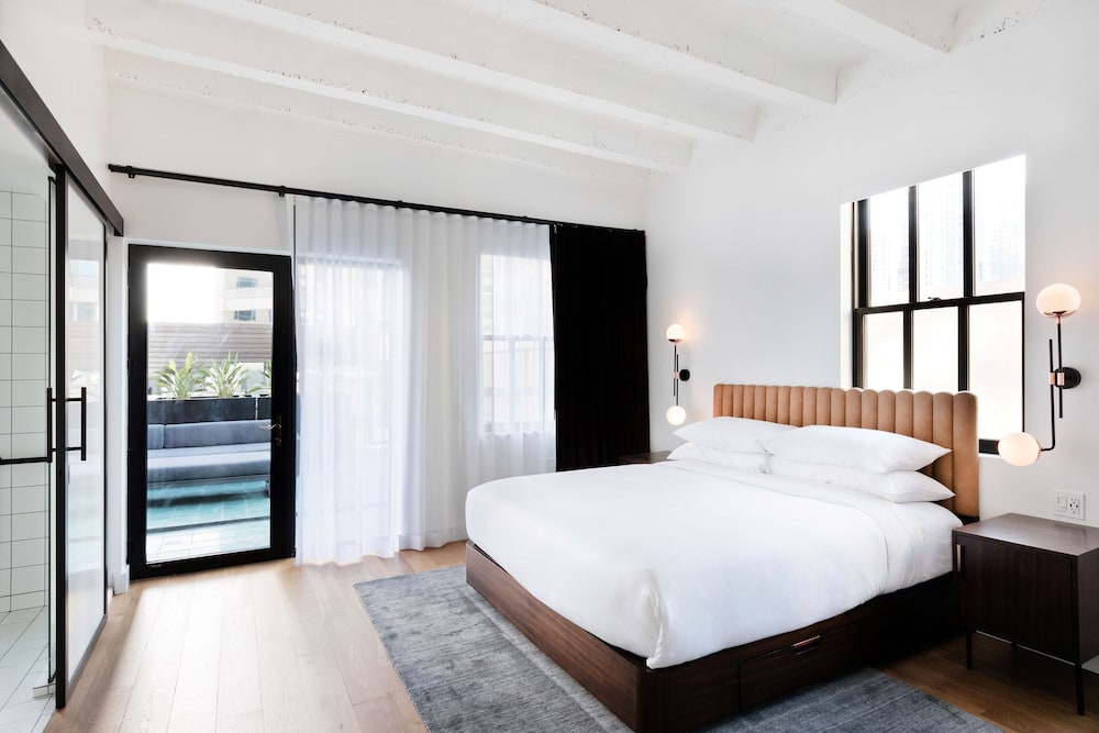 2 Bedroom Loft Suite, Penthouse, 1 King, 1 Queen, Terrace - Photo 2