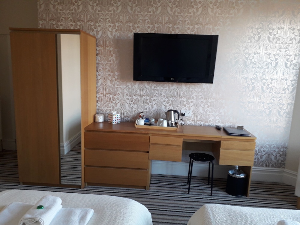 Double or Twin Room, Ensuite (B&B) photo 3