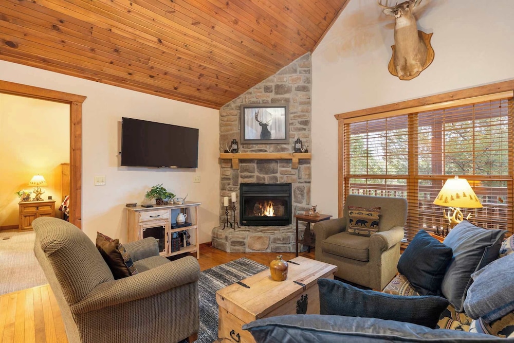 Cabin, Multiple Beds, Patio, Mountain View (Simon’s Treetop Cabin)
