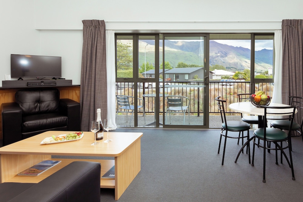 One Bedroom Apartment - Photo 4