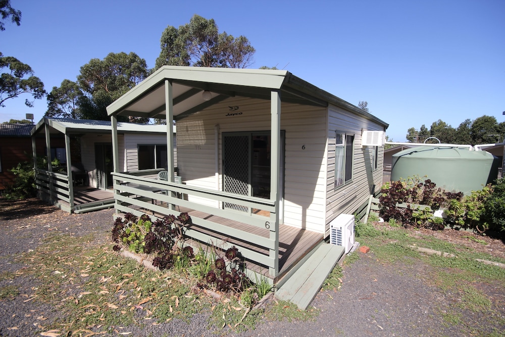 Traditional Cabin, 2 Bedrooms photo 1