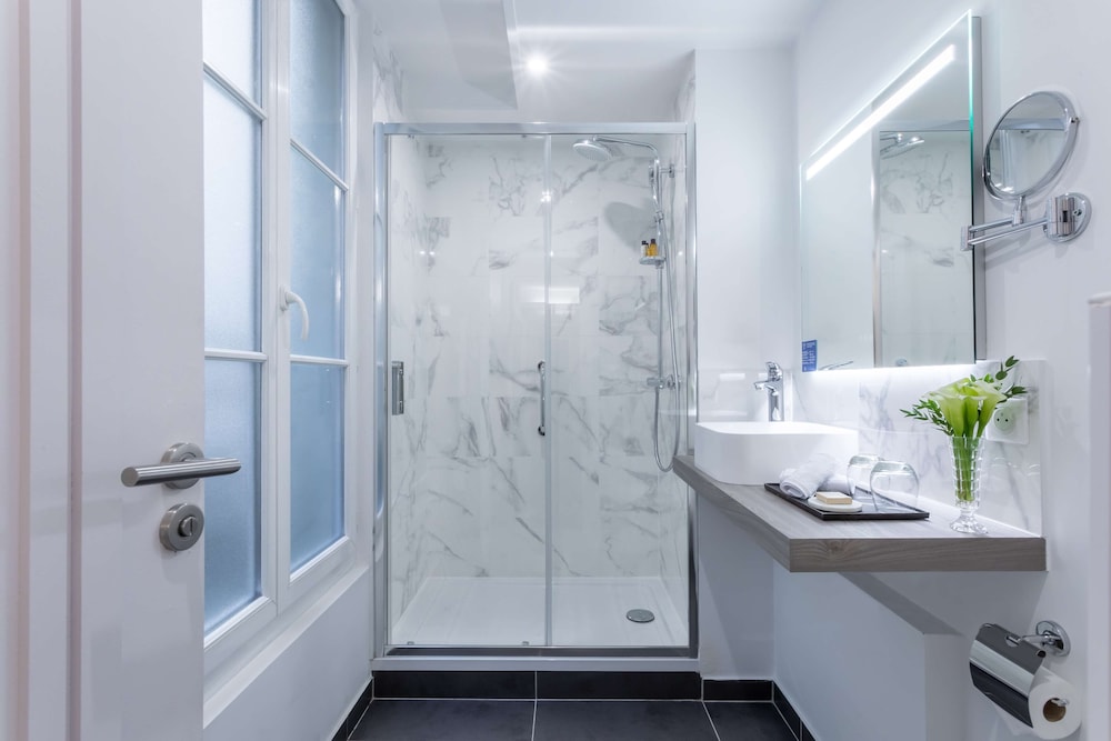 Signature Suite, 1 King Bed thumbnail 6