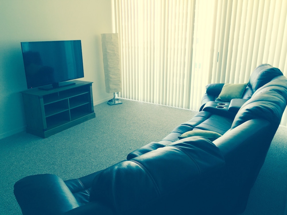 Luxury Apartment, 1 Bedroom, Ocean View, Beachside photo 2