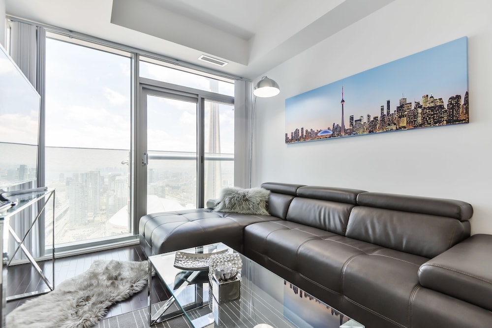 Superior Condo, 1 Queen Bed, Partial Lake View