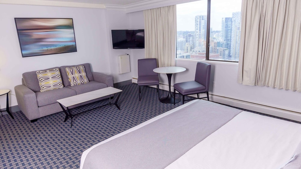 Premium Studio, 1 King Bed, City View - Photo 6