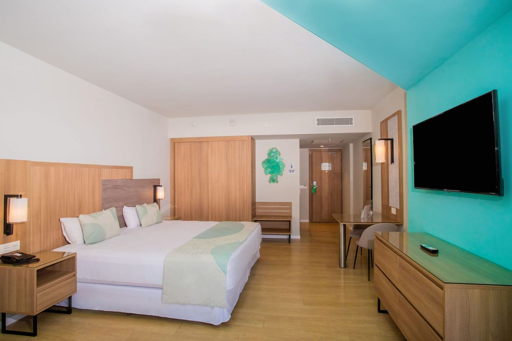 Junior Suite, Partial Ocean View (L) photo 2