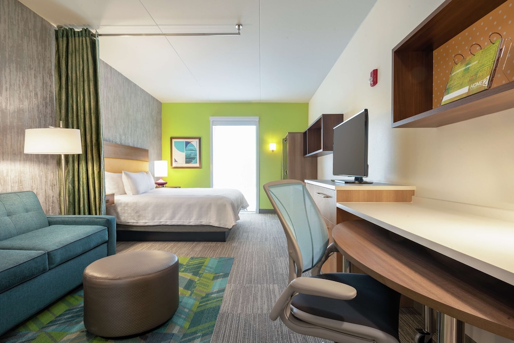 Studio Suite, 1 King Bed, Non Smoking - Photo 2