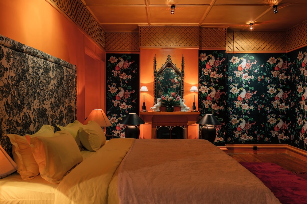 Parrot Room