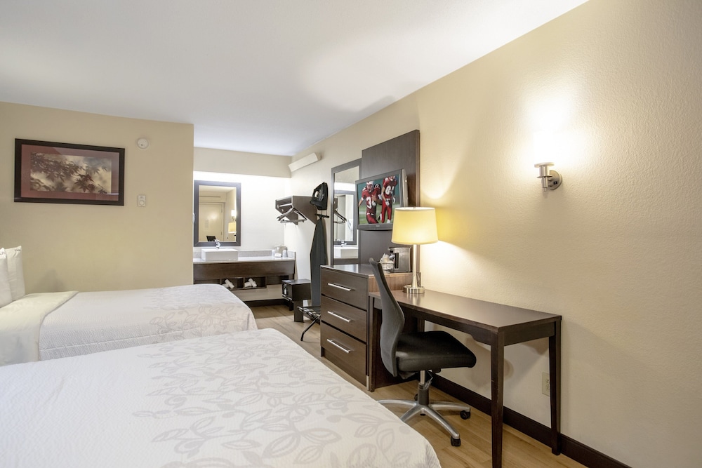 Standard Room, 2 Double Beds (Smoke Free) - Photo 3