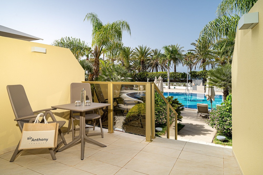 Superior Room, Pool Access, Ground Floor - Photo 7