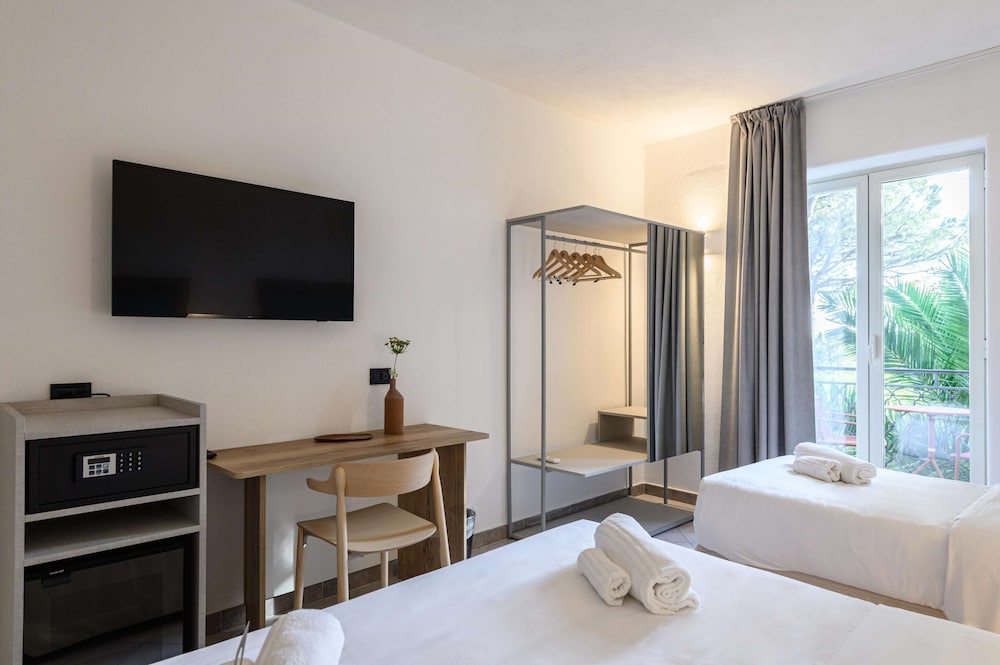 Superior Triple Room, Non Smoking - Photo 3