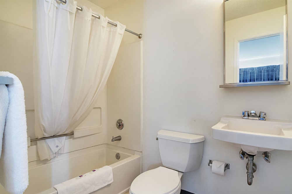 Deluxe Suite, 2 Queen Beds, Non Smoking, Kitchenette - Photo 20
