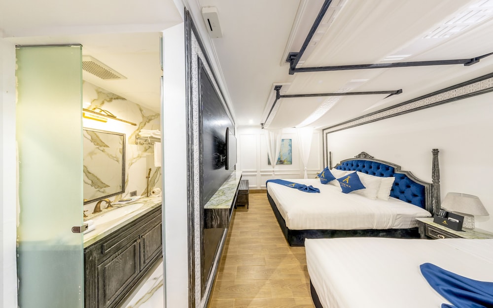 Grand Superior Room