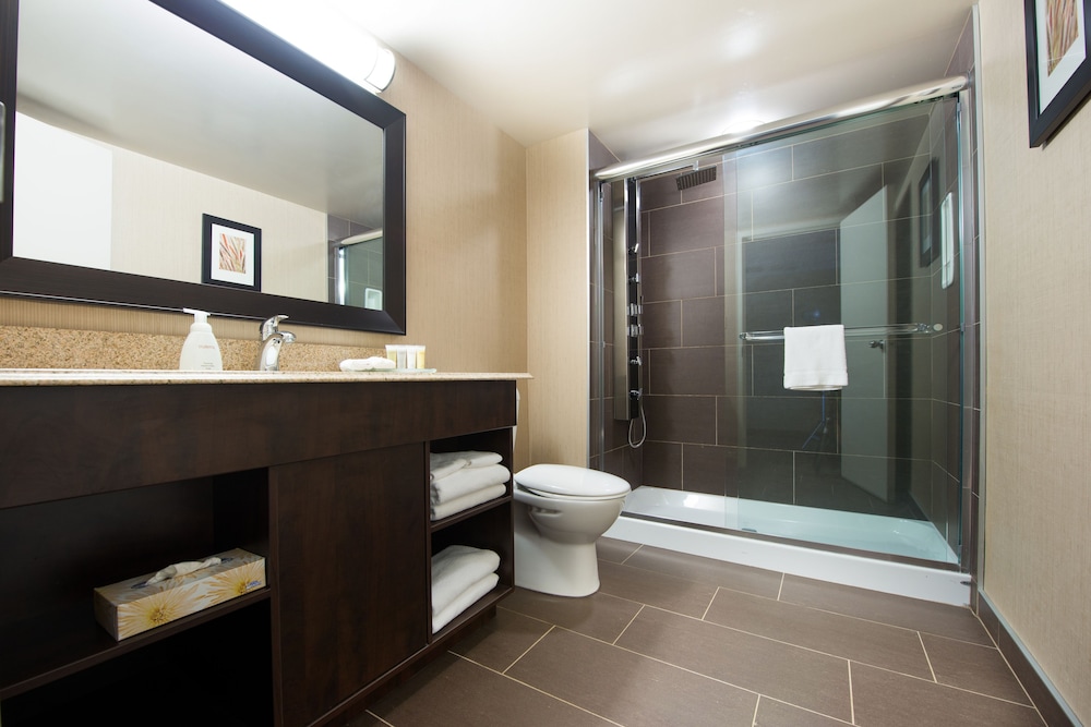 Premier Room, 2 Queen Beds photo 3