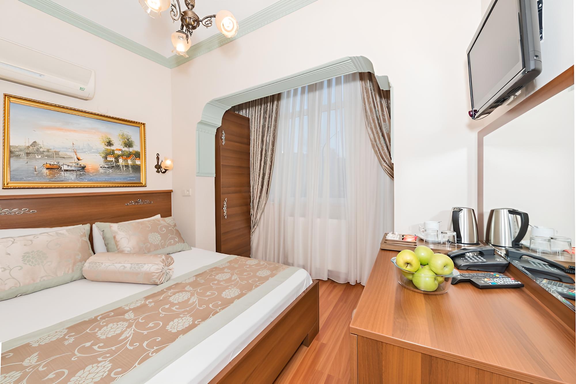 Standard Double Room, City View photo 3