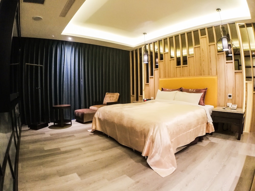 Deluxe Double Room - Photo 13